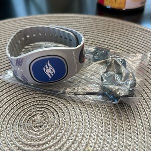 NWT Magic Band Plus with Charger
